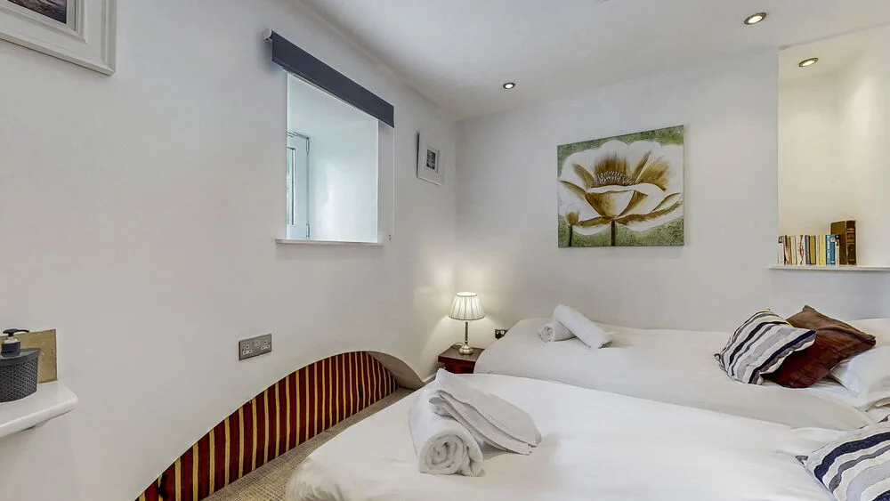 32-web-or-mls-The Old Barn_125