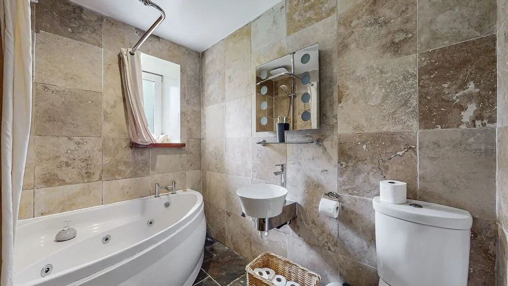 34-web-or-mls-The Millhouse_94