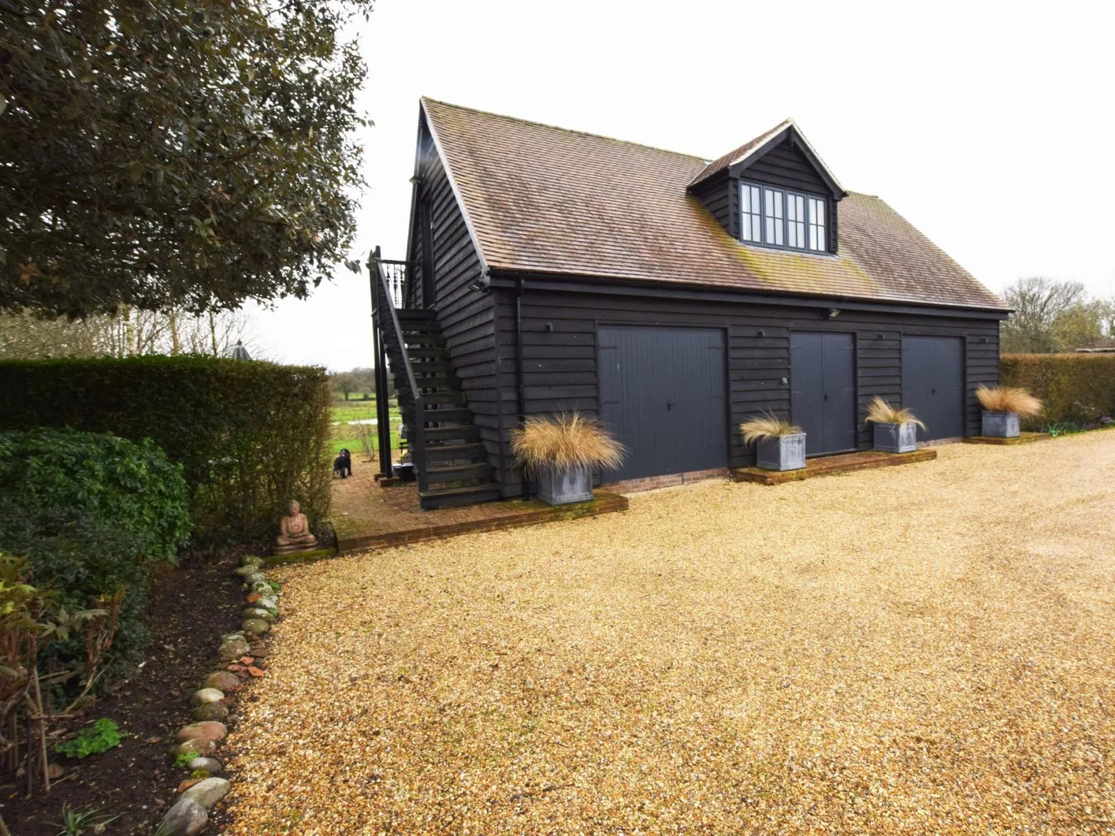 Lakehouse Apartment 13