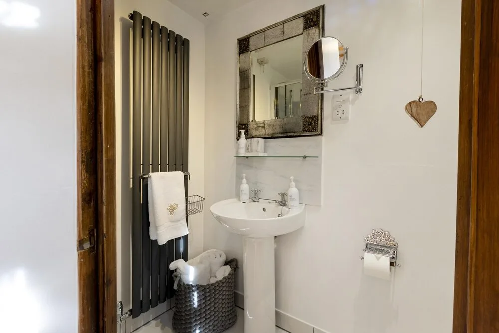 Higher-Scholes-Cottage-Bedroom-23-scaled