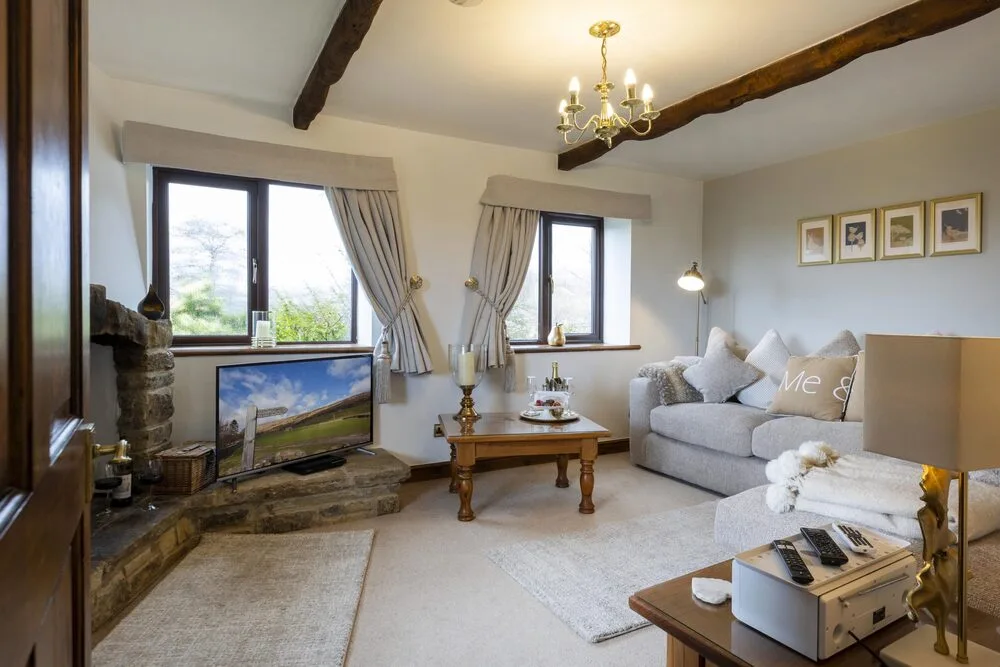 Higher-Scholes-Cottage-Lounge-13-Scene-scaled