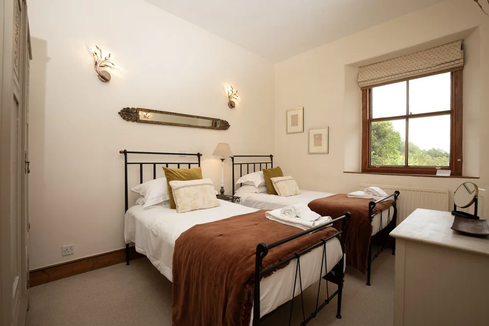 bedroom 4 landscape 1