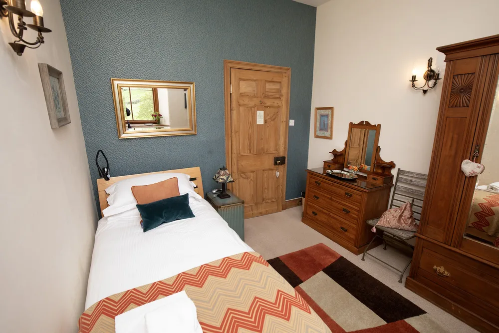 bedroom 5 landscape 1