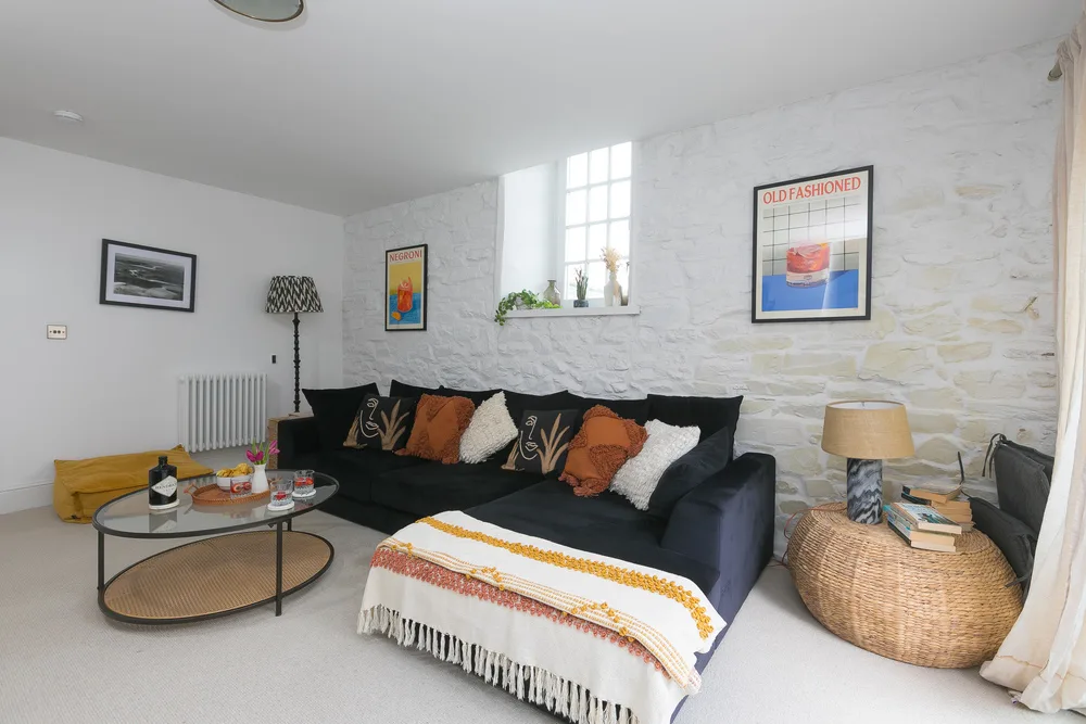 1 The Old Corn Store 14