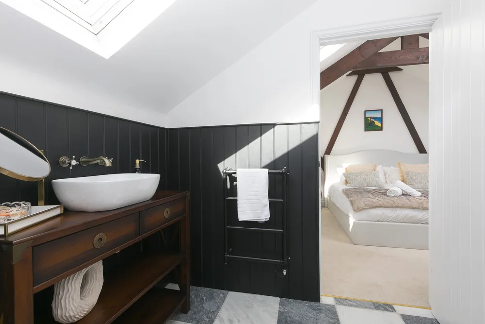 1 The Old Corn Store 32