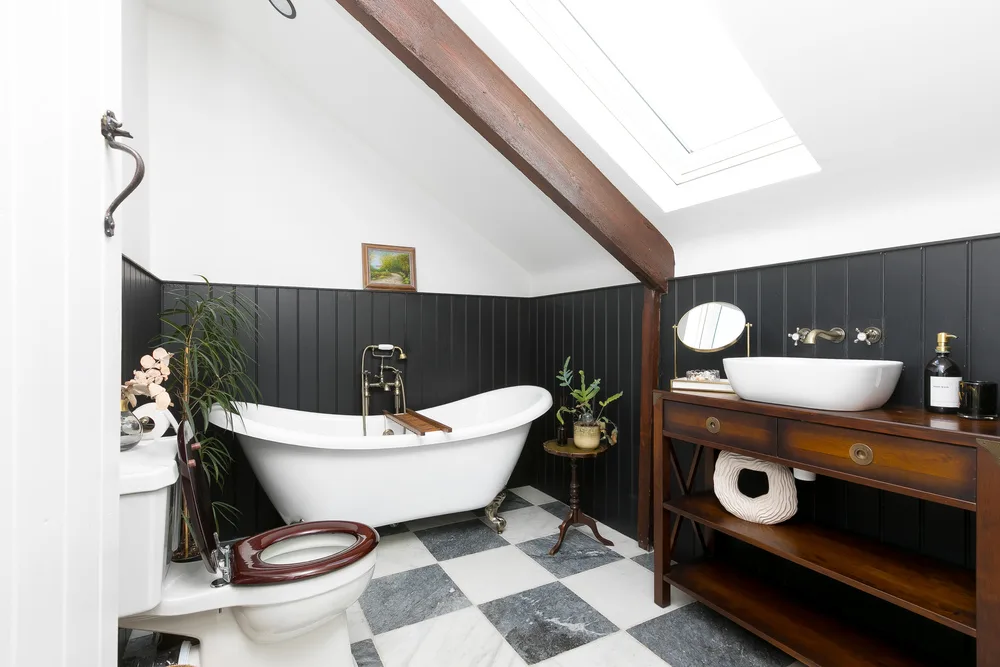 1 The Old Corn Store 33