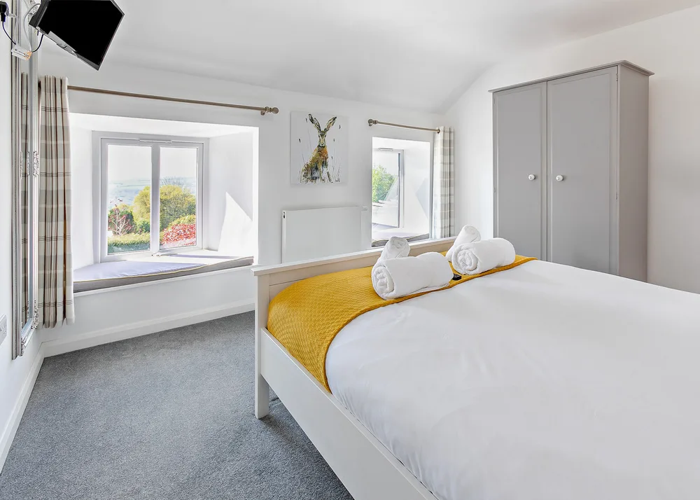 tamarview-cottage-TamarCottage-10-Bedroom1–Master-12420