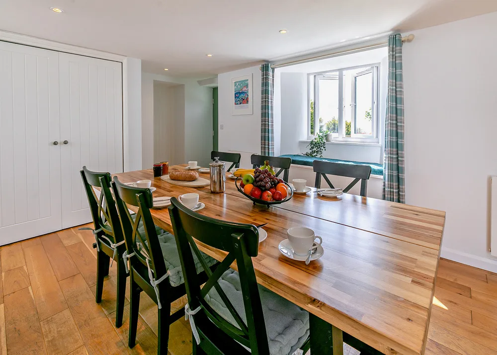 tamarview-cottage-TamarCottage-17-DiningArea-12420
