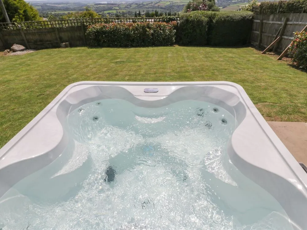 tamarview-cottage-TamarCottage-20-Exterior-hottub-12420