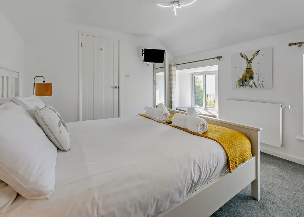 tamarview-cottage-TamarCottage-9-Bedroom1–Master-12420