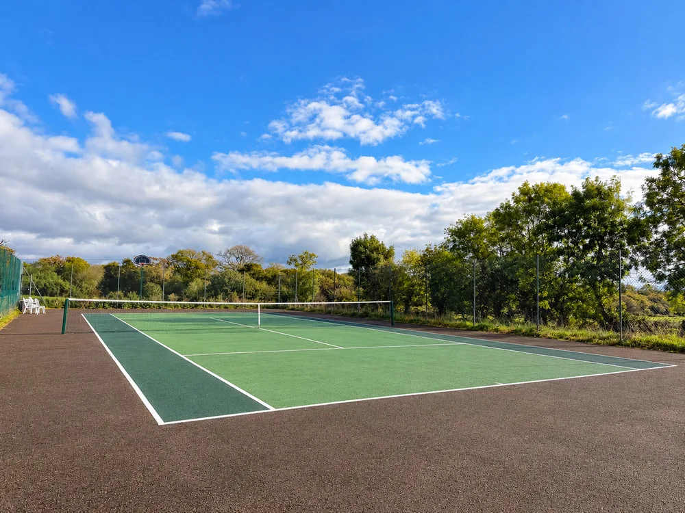 Ysgubor-Degwm-Tennis-Court