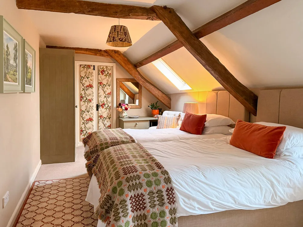 Ysgubor-Degwm-Twin-Bedroom