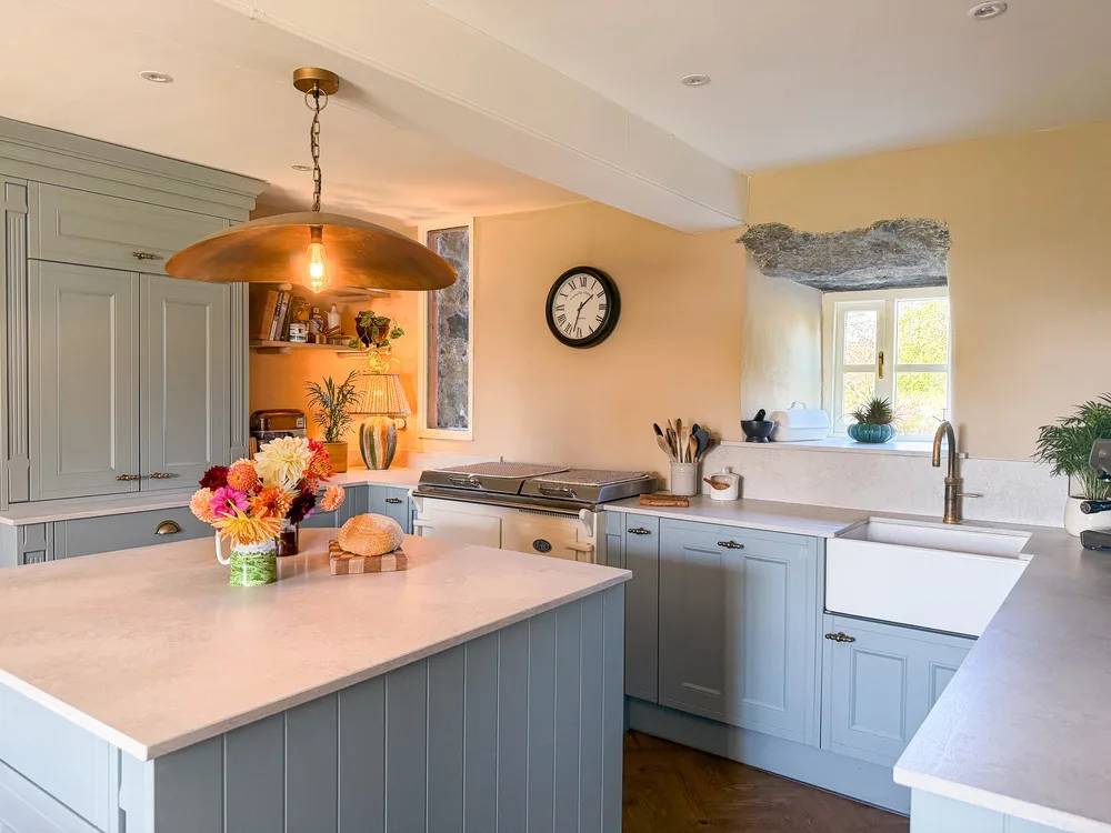ysgubor-degwm-kitchen-with-dahlias