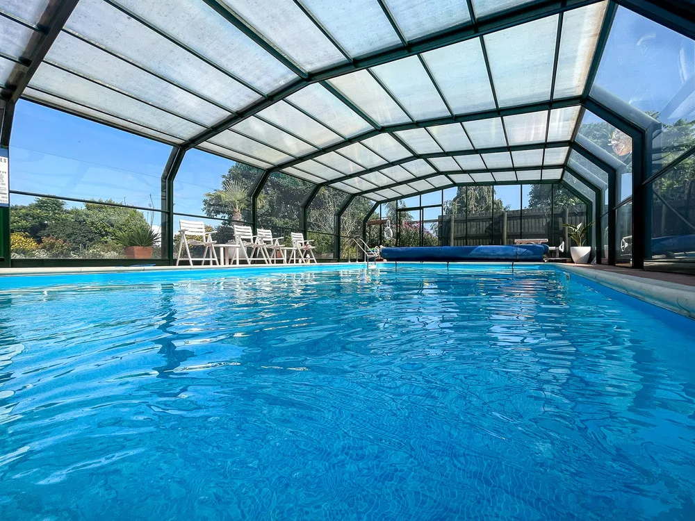 ysgubor-degwm-swimming-pool