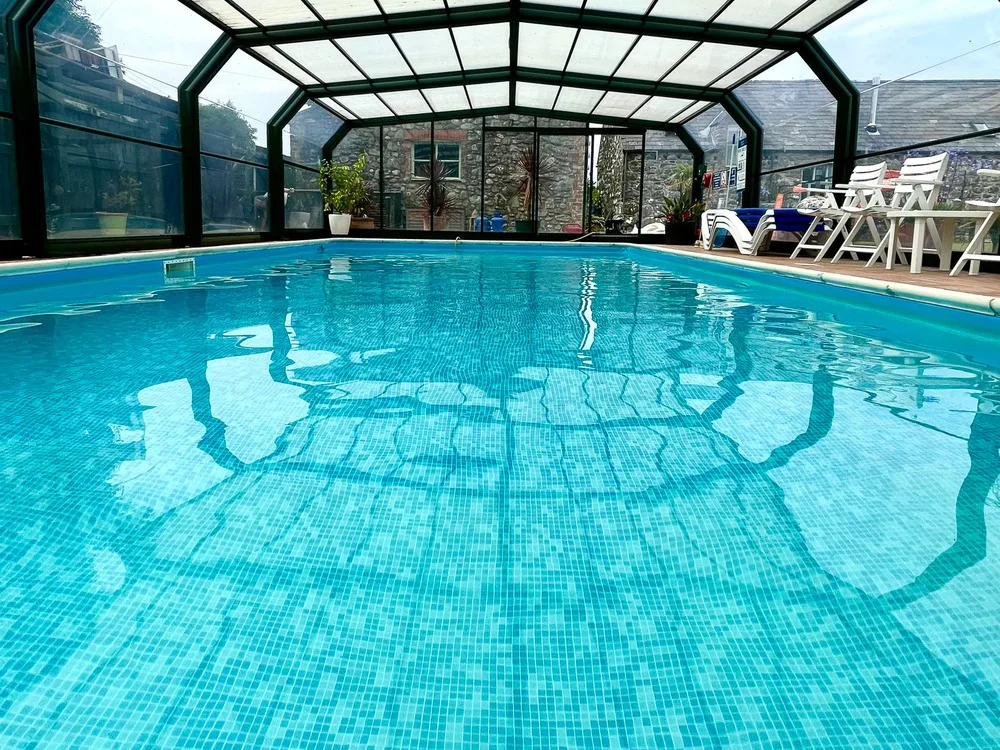 ysgubor-degwm-swimming-pool2
