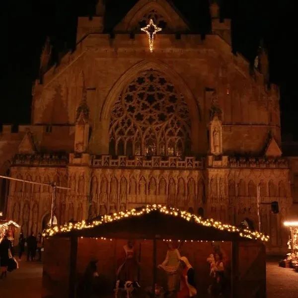 A vertical shot of the Exeter cathedral in England at night